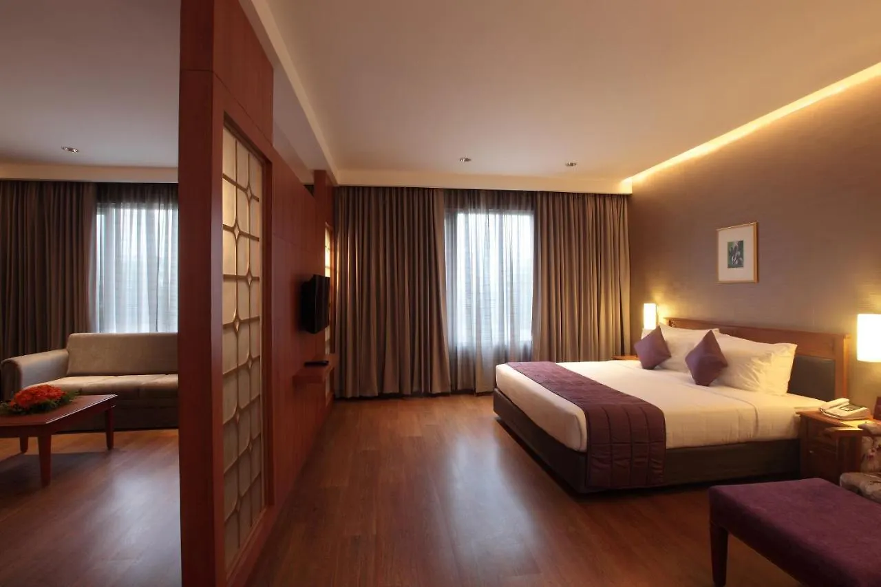 Monsoon Empress Kochi Hotel 5*,