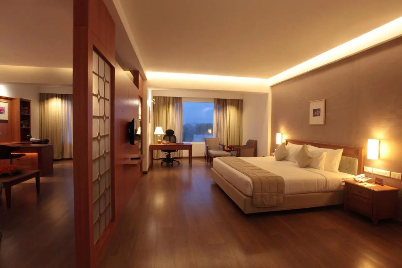 Monsoon Empress Kochi Hotel
