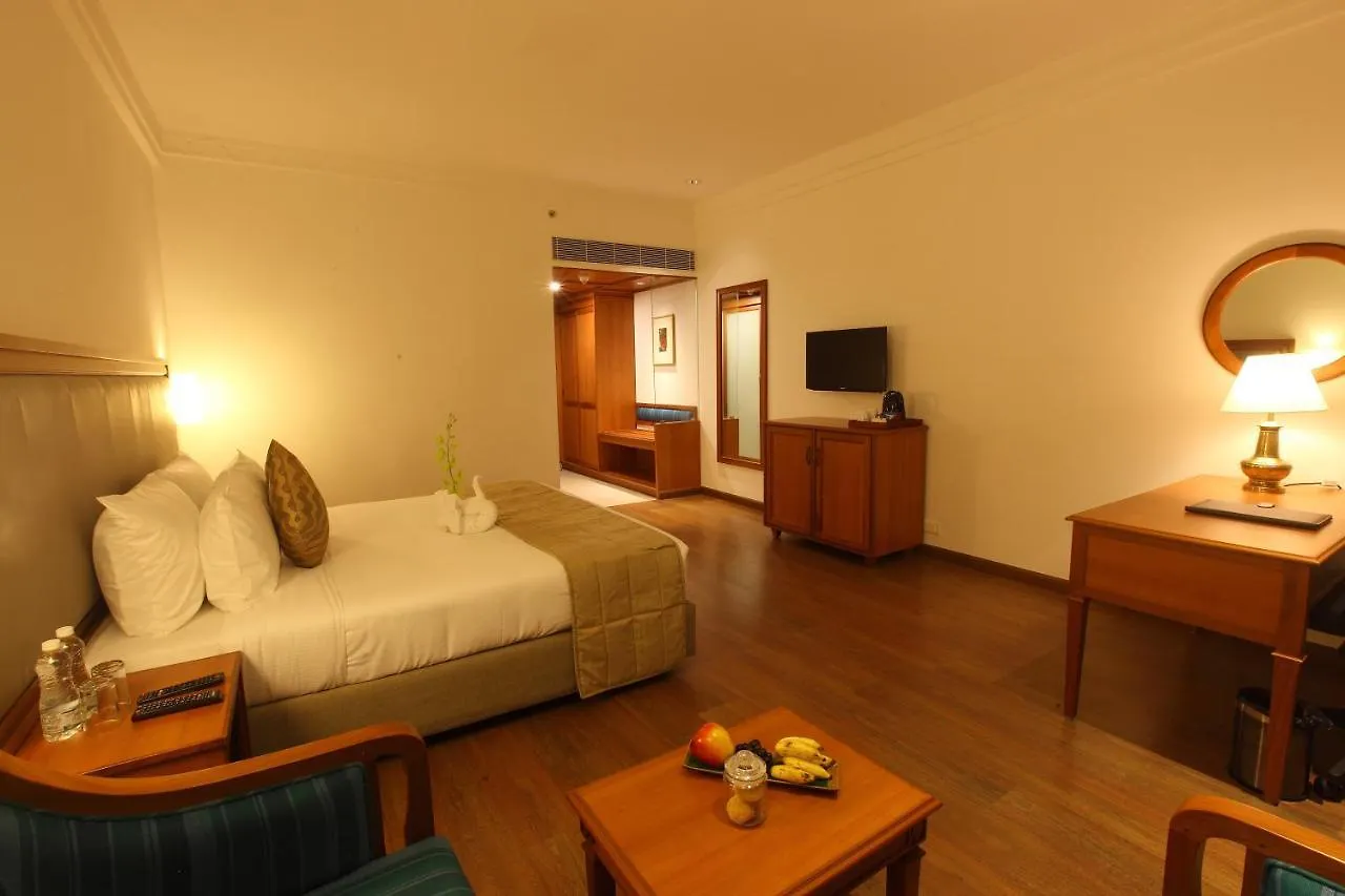 Monsoon Empress Kochi Hotel