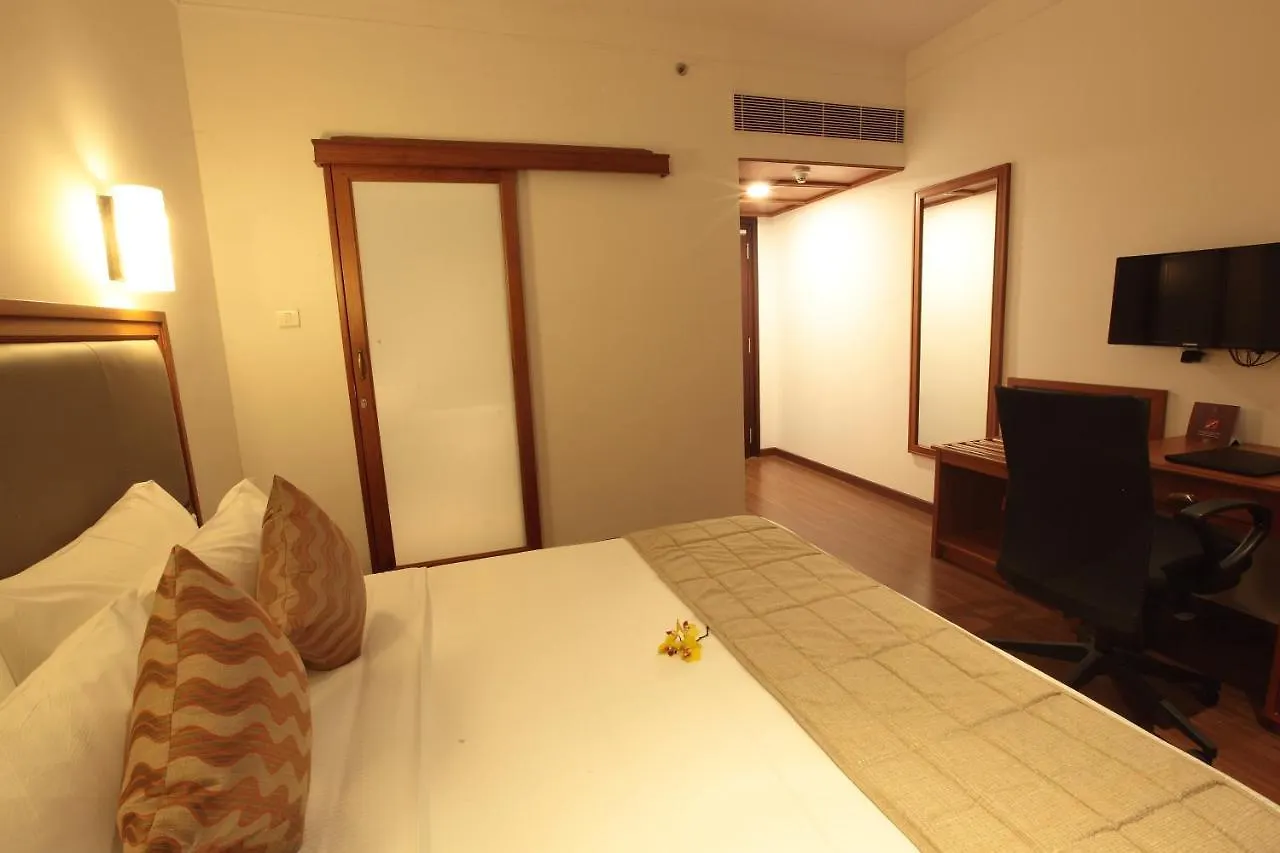 Monsoon Empress Kochi Hotel 5*,
